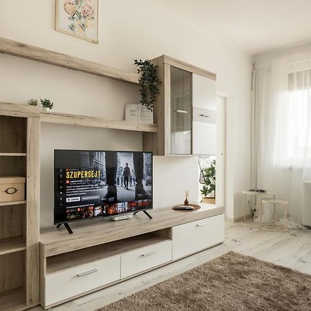 Malompark Apartman With Free Parking Ντέμπρετσεν Εξωτερικό φωτογραφία